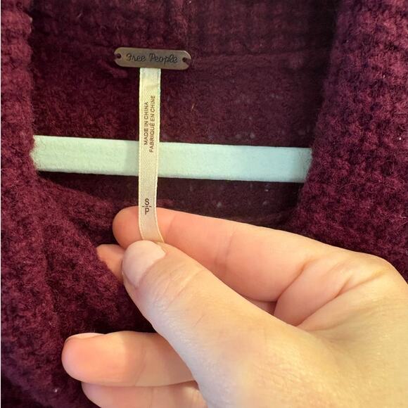 Free People Size Small Burgundy Cowl Neck Sidewinder Berry Textured Sweater - Picture 5 of 5